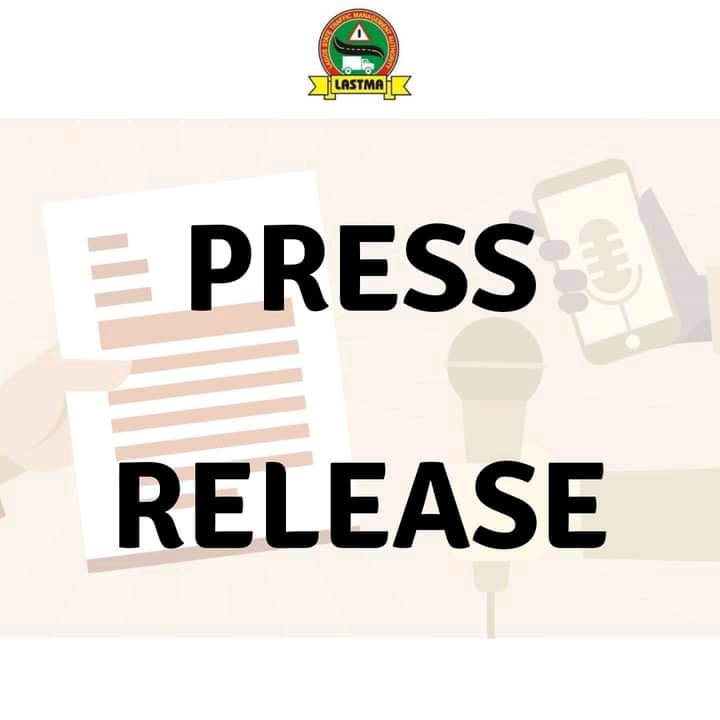 followlastma's tweet photo. #PressRelease

DRIVER KNOCKS DOWN AND RUNS OVER LASTMA PERSONNEL AT LEKKI-AJAH AXIS
 
The driver of a green Toyota Sienna vehicle, with Reg no. FST 901 AR, knocked down and ran over a LASTMA Officer, Jamiu O. Issa, on the 20th of April
@Gidi_Traffic
@trafficbutter @TrafficChiefNG https://t.co/8fpiS88UeT