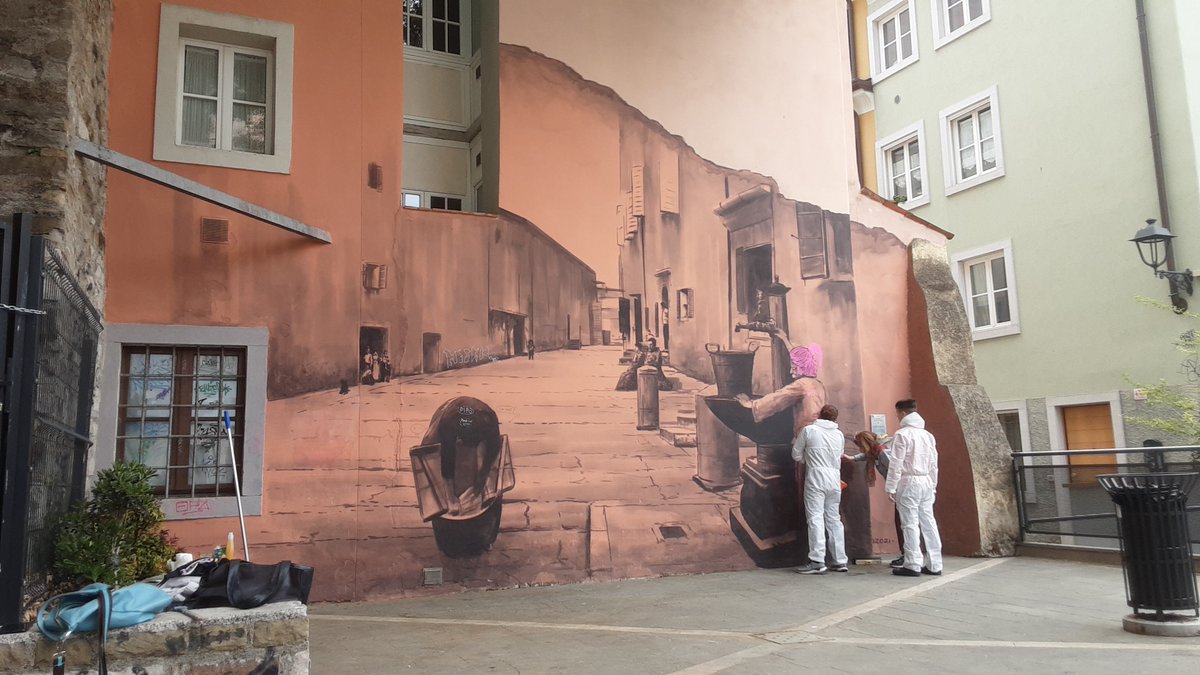 ComunediTrieste's tweet photo. È stata ripristinata da tre giovani stagisti della scuola edile #Edilmaster l'opera artistica di Gabriele Bonato, apposta sul muro di Largo Spaccini, sfregiata di recente da ignoti vandali.
Comunicato completo 👉https://t.co/DrqKhck1qI
#Chromopolis https://t.co/cLyfJ5i1up