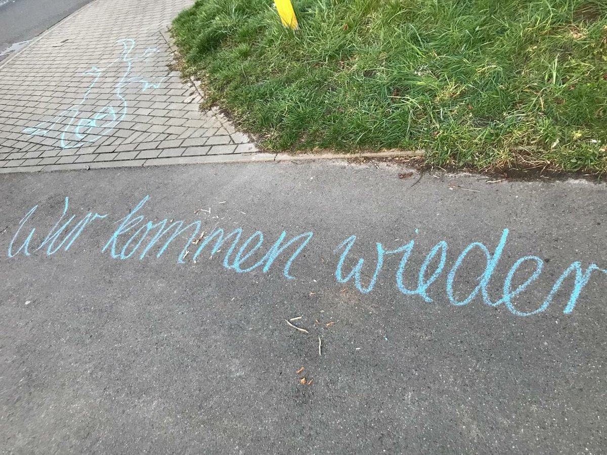 reclaimrosalux1's tweet photo. die "kunsthallen-demo" #hh2304 und die #NObasis-#ltwnrw-demo #dus2304 werden die wirkung unserer aktionen zeigen! in hh verstärkt "linke" schwurbel, in düsseldorf schon auf "frieden" umgestellt. 
komm dazu!
🏴14:00 ferdinandstor #hh
🏴15:00 Neusser Str./hubertusstr. #duesseldorf https://t.co/GiB6rFGhTS