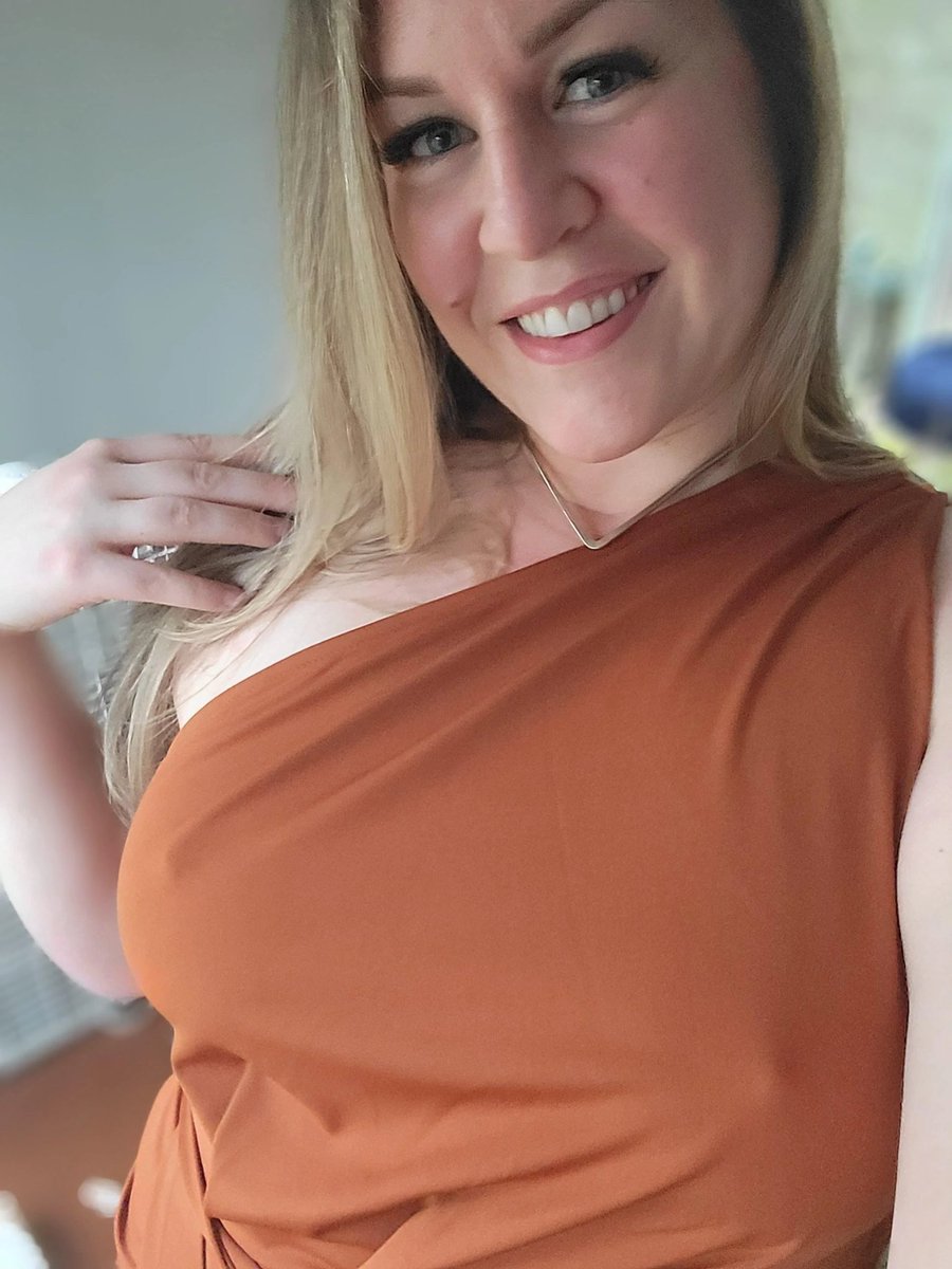 ElizabethMFz's tweet photo. day off. time to go shopping 💋💋 https://t.co/HJ8LTB2zVH