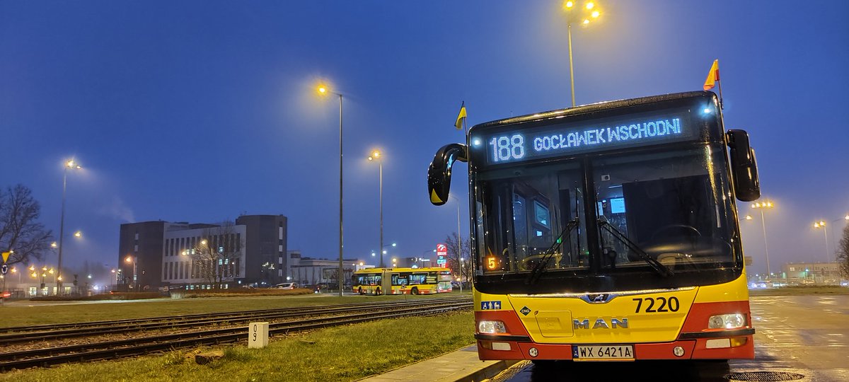 WarsawRobDriver's tweet image. Jedna z linii z Lotniska w Warszawie która dowozi pasażerów do Metra Politechnika i jedzie aż na drugi koniec świata to właśnie jest 1️⃣8️⃣8️⃣ potocznie zwana .... ? 
Poproszę o odpowiedź
#warsawbusdriver #wieszwiecej