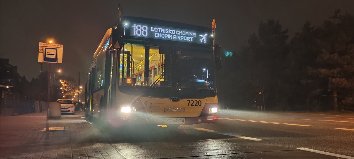 WarsawRobDriver's tweet image. Jedna z linii z Lotniska w Warszawie która dowozi pasażerów do Metra Politechnika i jedzie aż na drugi koniec świata to właśnie jest 1️⃣8️⃣8️⃣ potocznie zwana .... ? 
Poproszę o odpowiedź
#warsawbusdriver #wieszwiecej