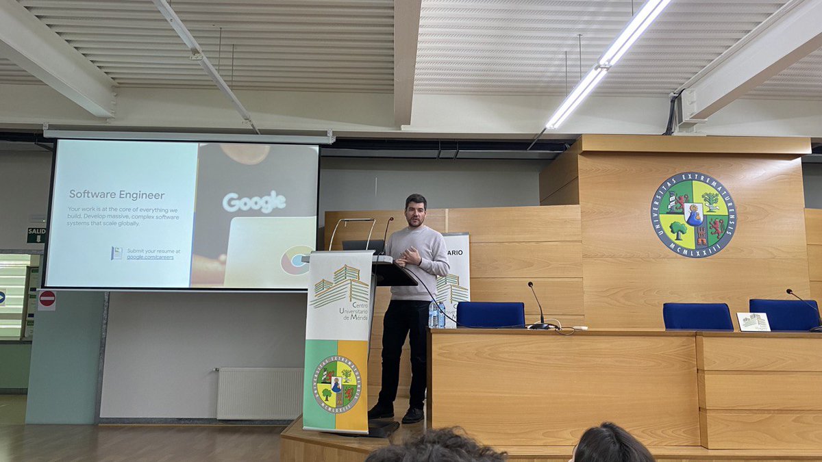 CUMe_UEx's tweet image. Iniciando la #SemanaCulturalCUMe con la charla de Alberto Gragera, antiguo estudiante de Ing. Informática del @CUMe_UEx, que está actualmente trabajando en #Google y nos cuenta su experiencia. Podéis seguirla por el canal de Instagram del @consejocume ➡️ instagram.com/consejocume/