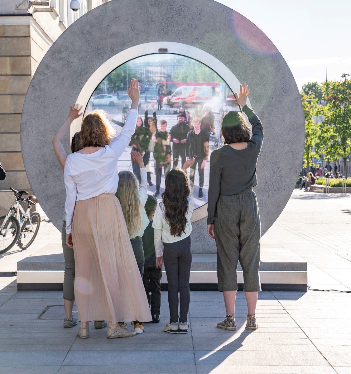 collabsq's tweet photo. Video Window Hosts Competition for a New Bristol pOrtal
https://t.co/gVFK4N8PJy
@UWEBristol @VideoWindowHQ @portal_unity 
 #videowindow #bristolportal #portalcities #UWEBristol #bristolnews #humanity #connection #unite #unity #humanconnection https://t.co/J6vv1OHwYz