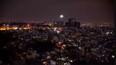 timesofindia's tweet photo. Eight-hour blackouts hit India after hottest March since 1901 

Read: https://t.co/nrVaQHPFG3 https://t.co/THx4PxtSbk