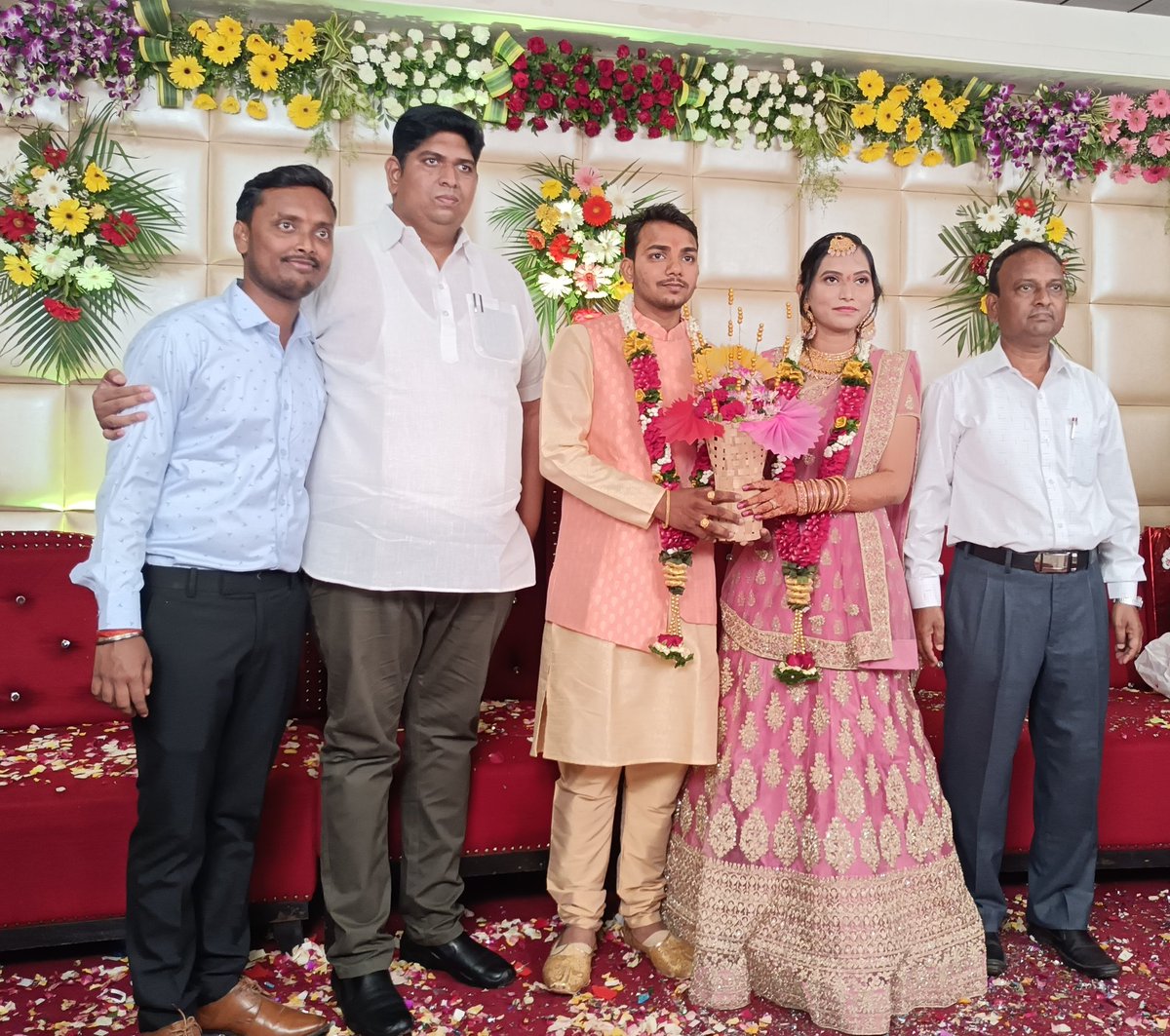 वाशीनाका मधील युवा सहकारी पंकज यांची बहीण रितू चौहान आणि जगात चौहान यांचा साखरपुड्या निमित्त शगुन प्लाझा, चेंबूर येथे उपस्तिथ राहून शुभेच्छा दिल्या.