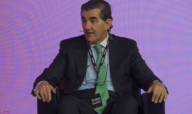 Forbes_es's tweet photo. 🩺#ForbesHC
🗣️Juan Abarca Cidón, presidente de @idisalud: "Estamos en una situación más o menos controlada con el covid. Hasta que vayamos encontrando vacunas y tratamientos más eficaces, vamos a tener que seguir haciendo vacunaciones anuales"
https://t.co/x7zwo70FOr https://t.co/tn4aw0nyLd