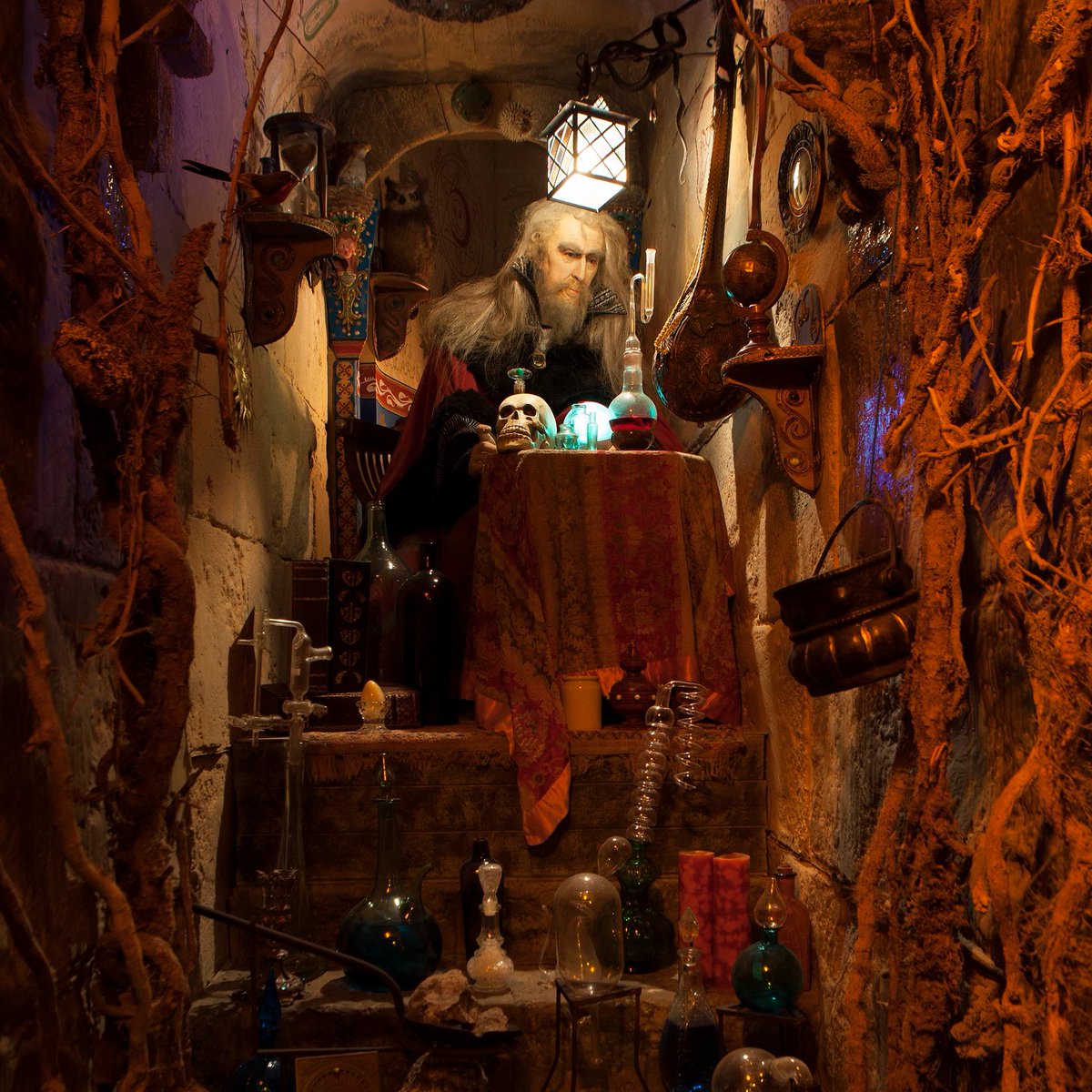 Look out for the wise wizard #Merlin and the might #KingArthur on your next visit! bit.ly/2IZxvxP