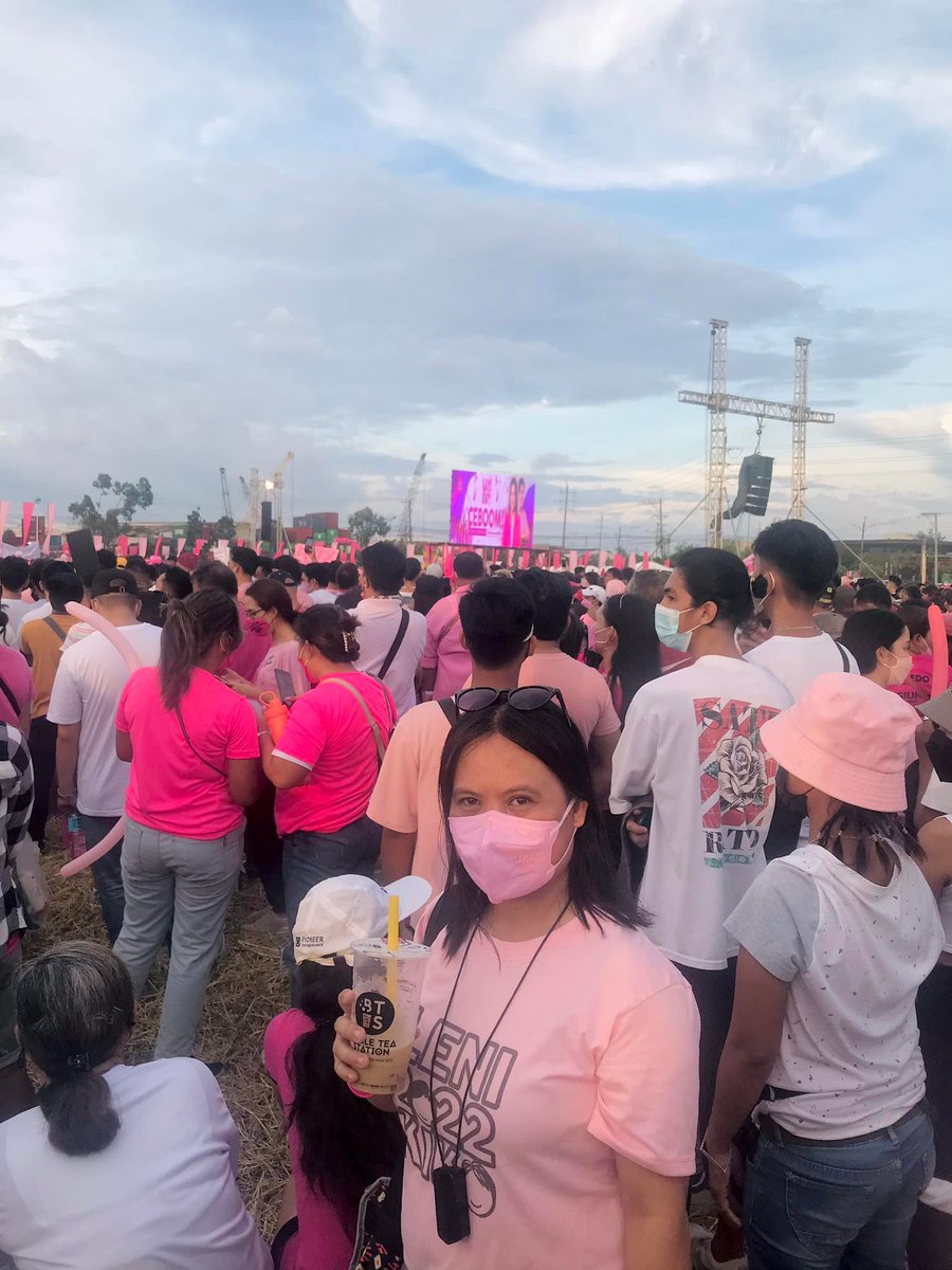 amab3LLe's tweet photo. #Ceboom #kakampink #LeniKiko2022 https://t.co/sUmWzlrvQB