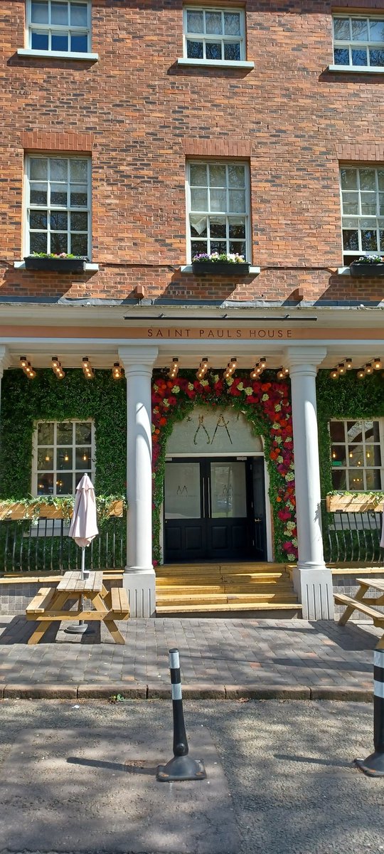 PUKBhamBC's tweet photo. Around the gorgeous #JQ today sorting all things #Secretsupper
How lovely does @SaintPaulsHouse look.... you lucky lot are coming here for drinks!
#jewelleryQuarter #Birmingham https://t.co/wHdIrnKYZ3