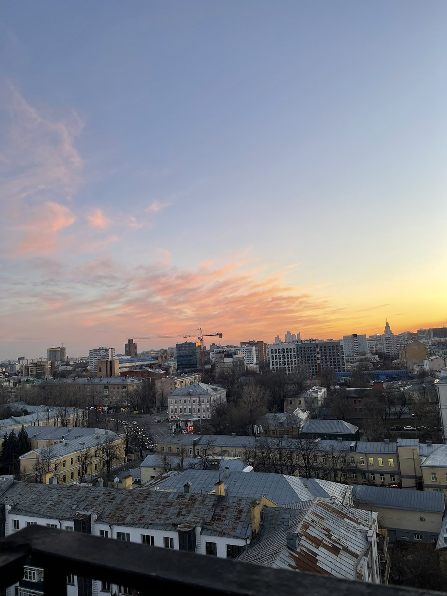 BrooklynBabyNFT's tweet photo. break to watch the sunset.  drawing attracts, you don’t notice how you spend two hours without a pause 
Tyson is here https://t.co/RkC1hzUS4Q