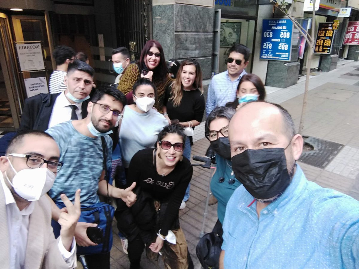 adefelchile's tweet photo. Con gran alegría y esperanza, informamos a la comunidad que el día de ayer más de 30 defensores penales públicos licitados llevaron adelante el primer hito para constituir la Asociación de Defensores Licitados. 

Foto: Firma de Estatuto y Elección de Mesa Directiva Provisoria. https://t.co/1sTg6jLCGD