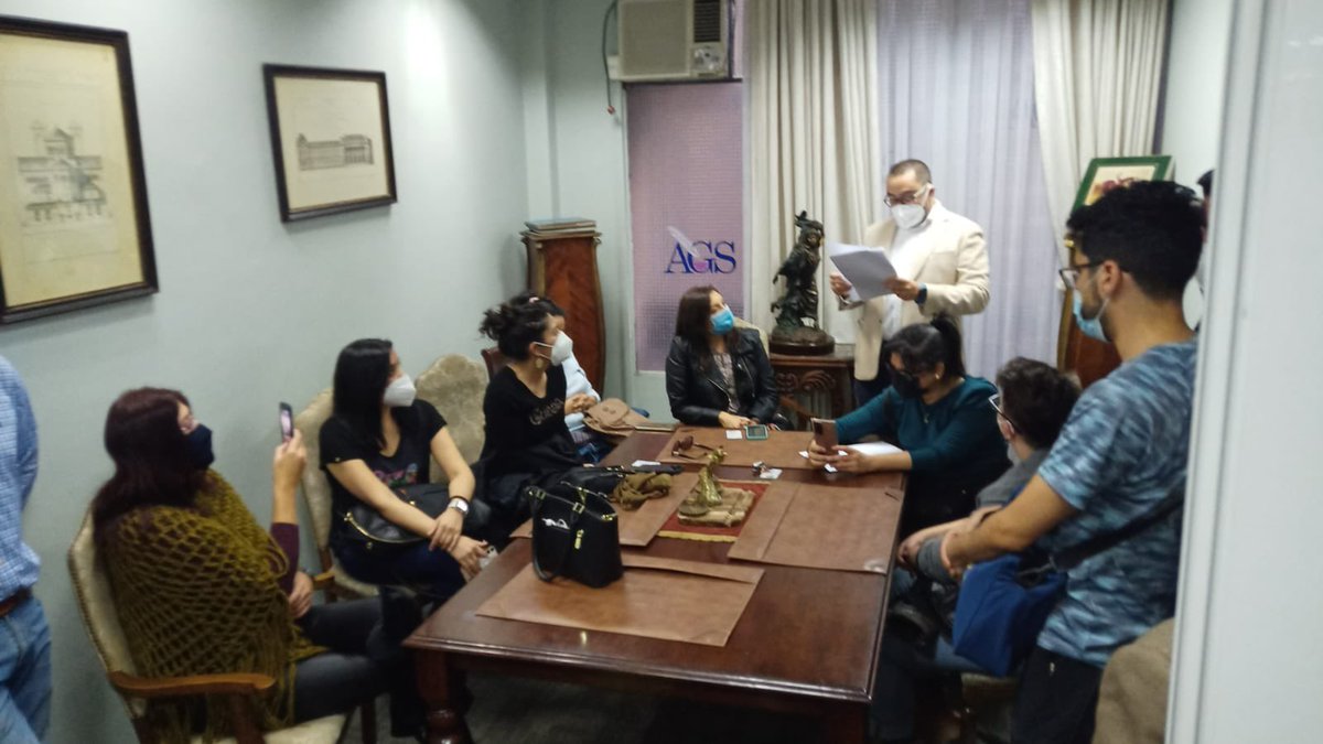 adefelchile's tweet photo. Con gran alegría y esperanza, informamos a la comunidad que el día de ayer más de 30 defensores penales públicos licitados llevaron adelante el primer hito para constituir la Asociación de Defensores Licitados. 

Foto: Firma de Estatuto y Elección de Mesa Directiva Provisoria. https://t.co/1sTg6jLCGD