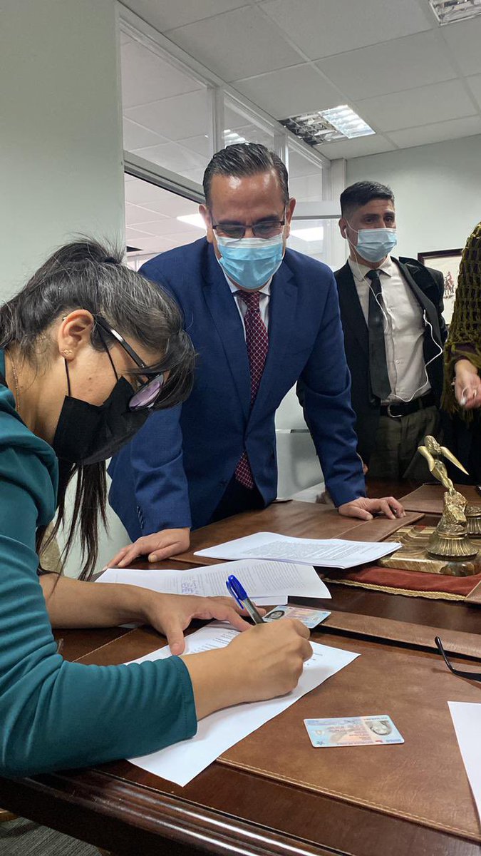 adefelchile's tweet photo. Con gran alegría y esperanza, informamos a la comunidad que el día de ayer más de 30 defensores penales públicos licitados llevaron adelante el primer hito para constituir la Asociación de Defensores Licitados. 

Foto: Firma de Estatuto y Elección de Mesa Directiva Provisoria. https://t.co/1sTg6jLCGD