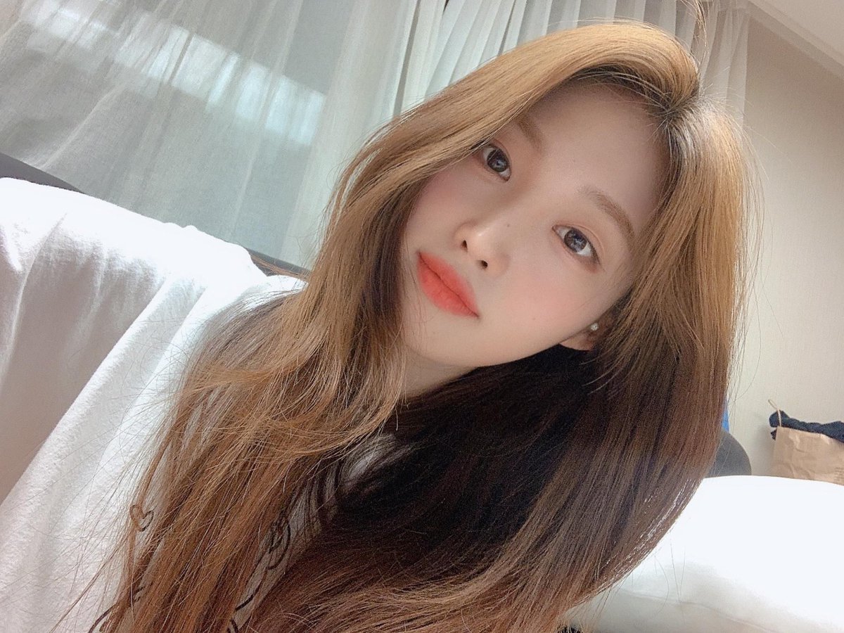 sihyeonfb's tweet photo. Kim #SIHYEON Weverse Update 220421~~ https://t.co/RvBoUFUQJX