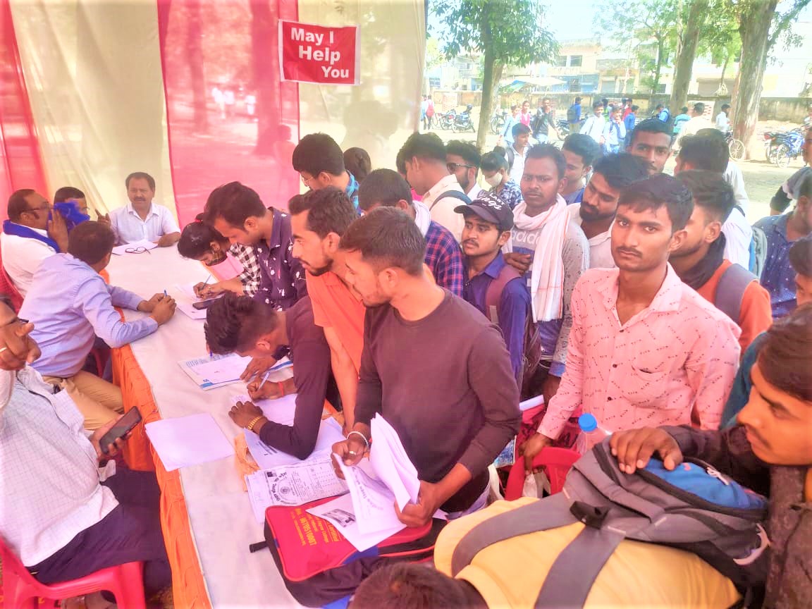 up_dte's tweet photo. Registrations are in full swing at #ApprenticeshipMelaUP2022 with participation from over 670+ establishments and 11K+ candidates, happening across 75 districts of Uttar Pradesh. 
#ApprenticeshipMela #Rojgar #ITI #Students #education https://t.co/ghXtxZ8yPG
