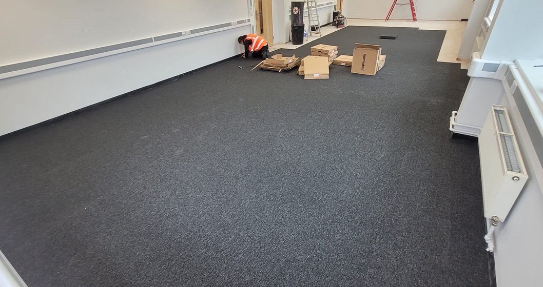 AnewLtd's tweet photo. College in Burnley fitted with @burmatex Go To Carpet Tiles #floorlayer #carpettiles #burmatex #burmatextiles #burmatexgoto #burnley #college https://t.co/ejTW1Iqdfl