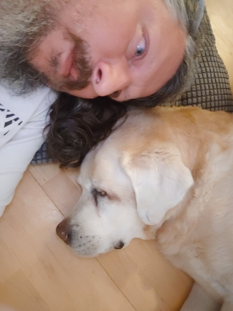 Kiedy jest odpowiedni czas na odebranie życia najwierniejszego przyjaciela? K***a NIE MA. Ale to boli. Jego już nie. Ostatnia noc razem po 15 latach najprawdziwszej i czystej przyjaźni. Teraz jest pusto...