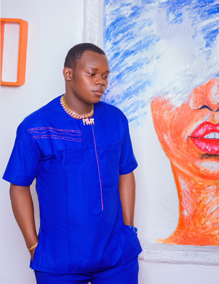 cleverlight2's tweet photo. Happy birthday to me,the King of HIP HOP 💥💥🍾🎺🎻🎺
Celebrate me guys is my day🎂🎂 https://t.co/4QgIJ3qOqp