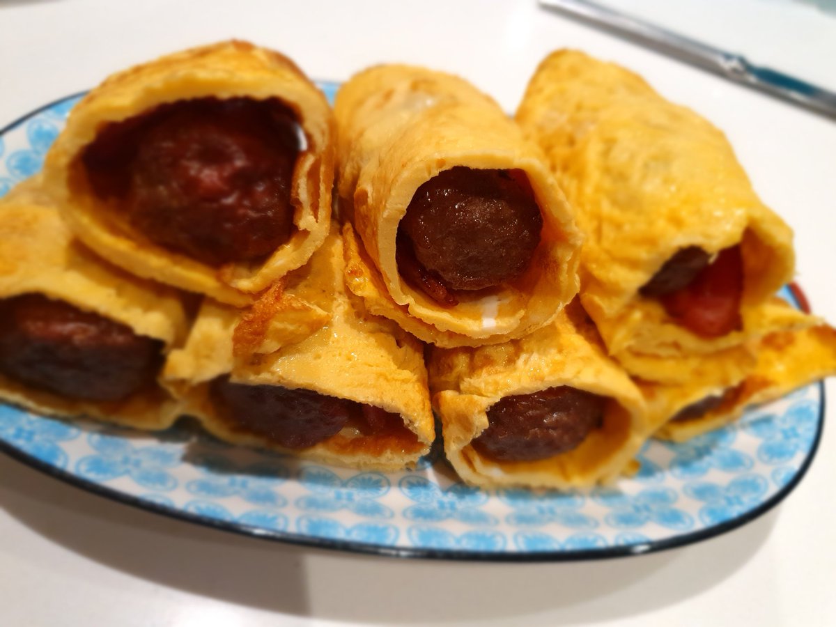lovinLCHF's tweet photo. #Carnivore sausage rolls #NSNG
#chevaps #bacon wrapped in #eggwrap.
No carb keeping it simple
No junk lunch at work. https://t.co/rn4pEEUXHn