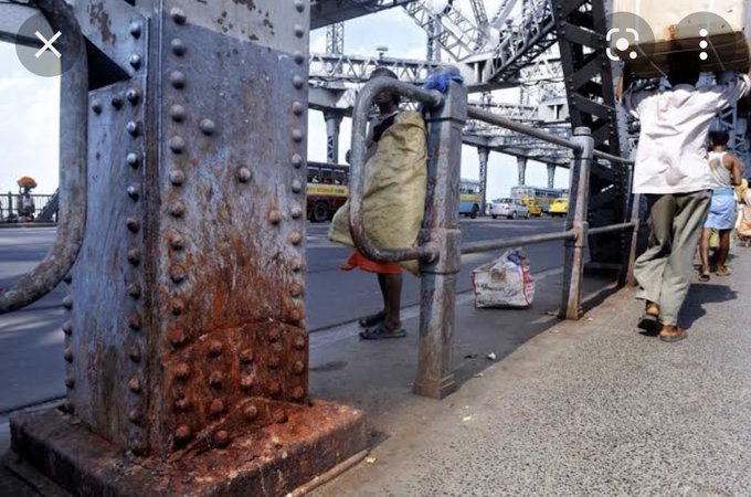 IAS officer tweets gutkha-stained pic of Howrah Bridge, seeks answers from SRK, Ajay Devgn, Big B