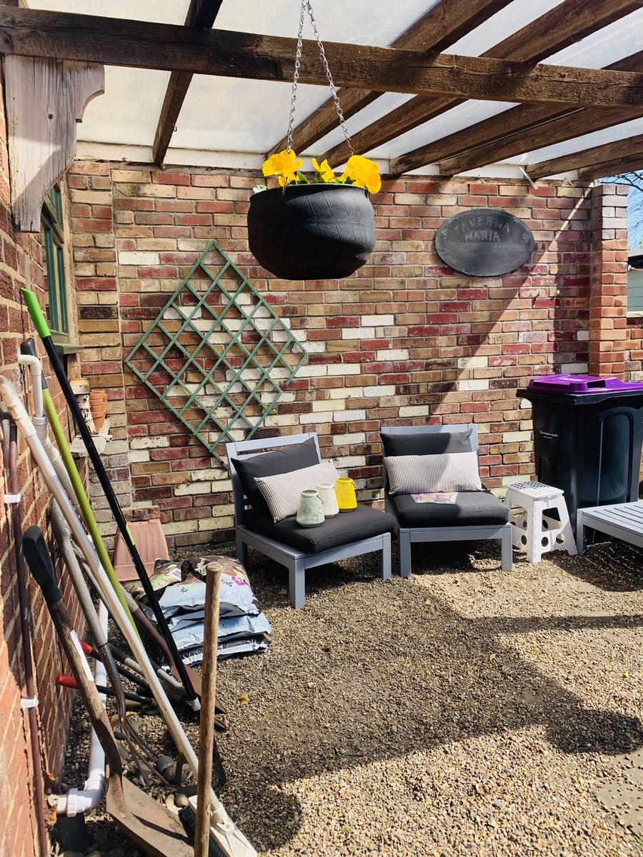Finally sorted out my cold water dipping wheelie bin zone and I’m rather in love with it - just need to relocate the tools and fill some more planters.