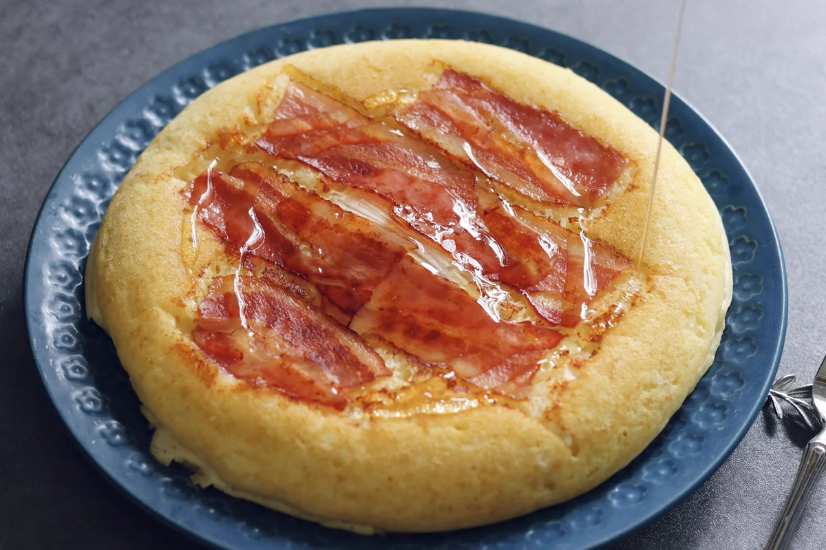 もはやご馳走。柔らかふわふわ「ベーコンカマンパンケーキ」