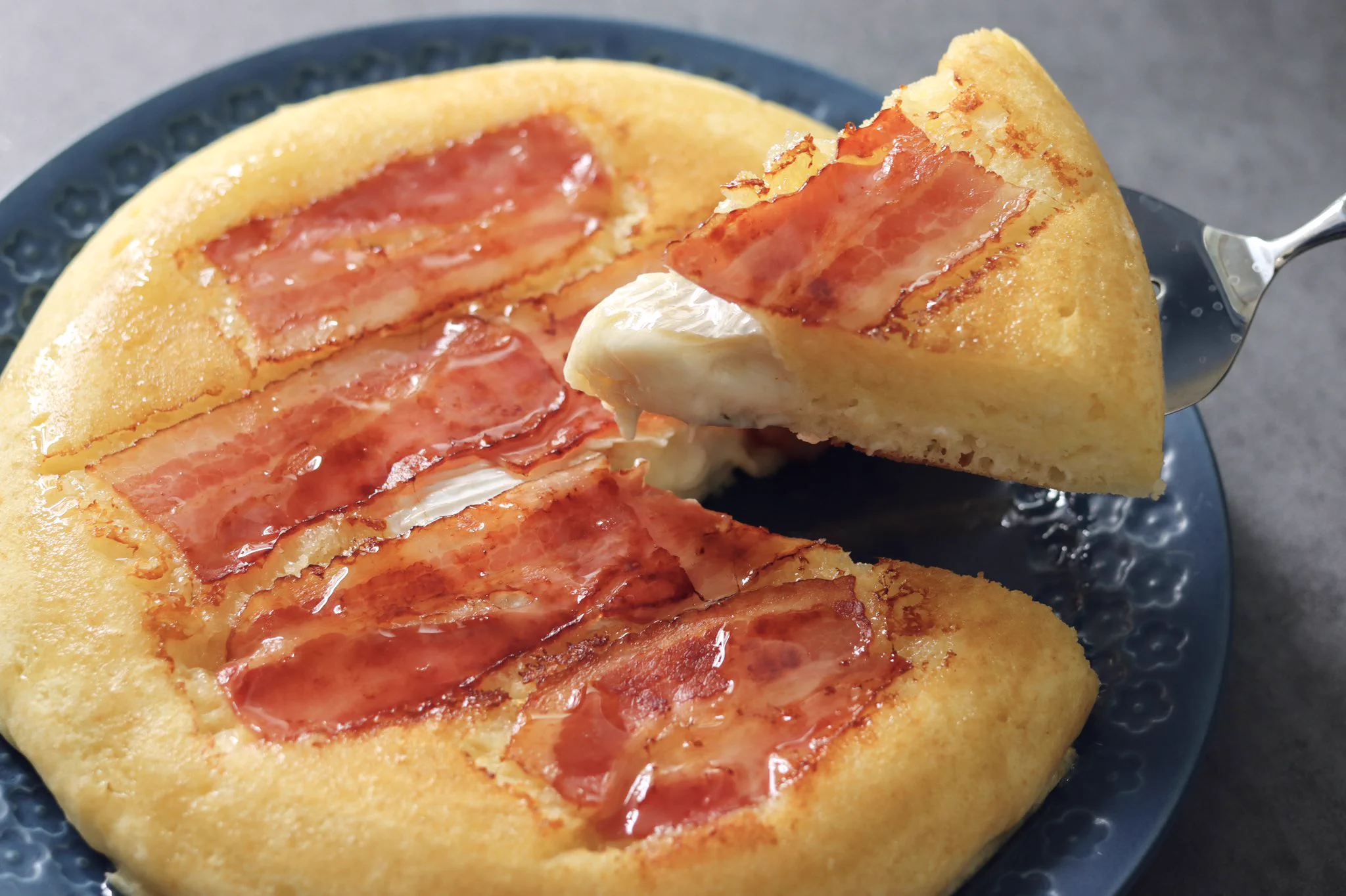 もはやご馳走。柔らかふわふわ「ベーコンカマンパンケーキ」