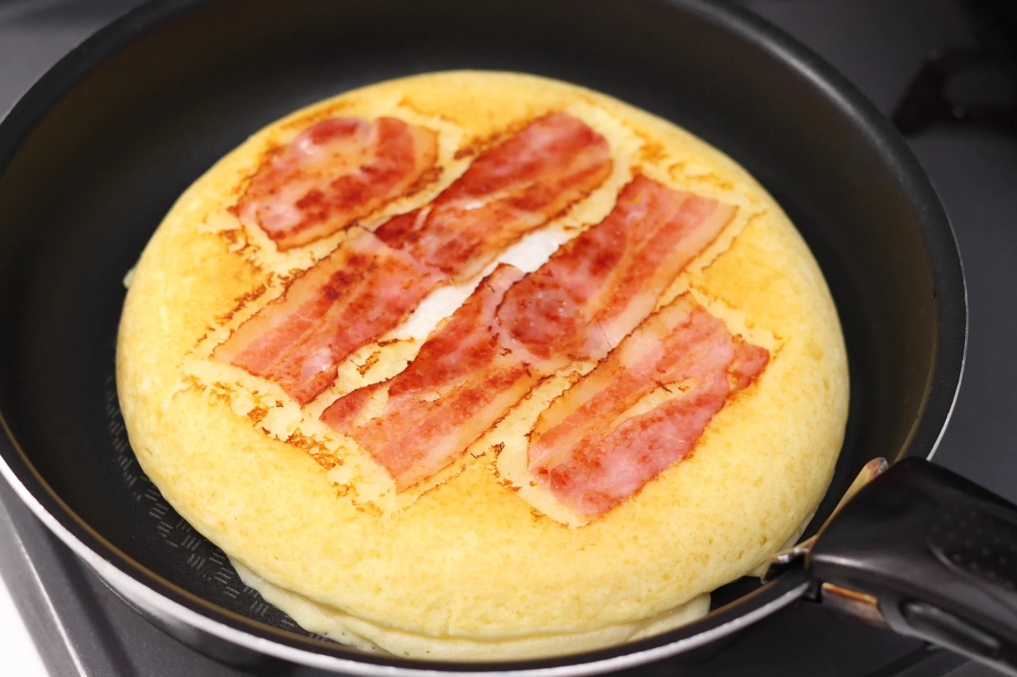 もはやご馳走。柔らかふわふわ「ベーコンカマンパンケーキ」