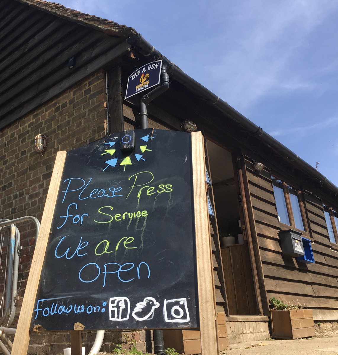 Dorking_Brewery's tweet photo. Did you know our taproom is open every day for takeout?
Swing by for cans, bottles, growlers & more! 🍺
#Taproom #TapAndGun #DorkingBrewery #Surrey https://t.co/0gfMfR6Wdb