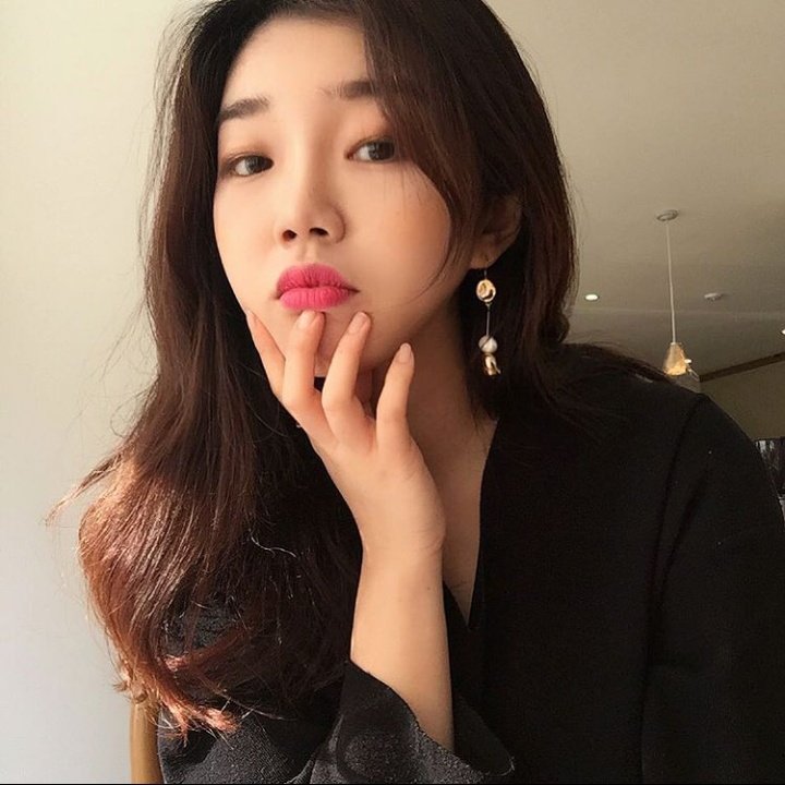 prodsbydream's tweet photo. ⠀⠀⠀⠀ 
                     
   Gorgeous girls can shoot people in
                    the head too.
 ︎ https://t.co/COM98lpAd1