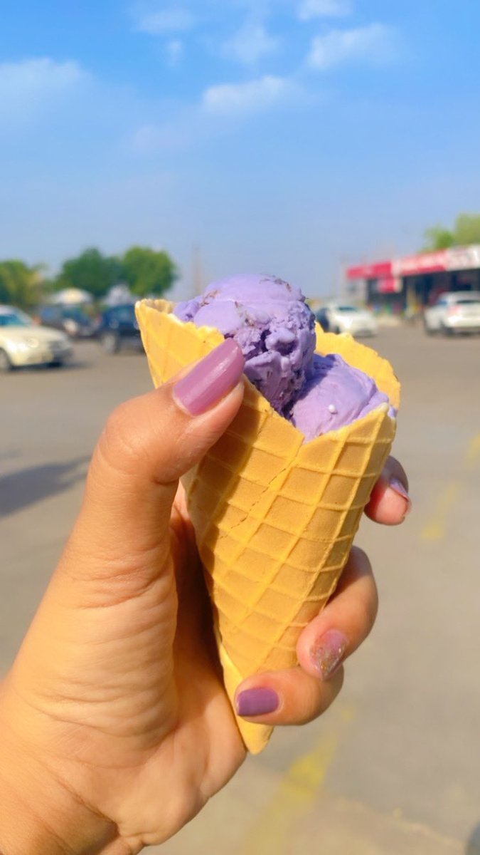 ज़िंदगी भी icecream की तरह हैं वक्त पे जीना सुरु ना किया तो वक्त भी icecream कि तरह पिंगल जाएगा॥ 🤞🏻✨