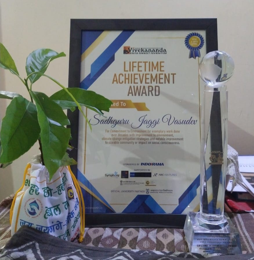 VYouthConnect's tweet photo. We are delighted to confer @SadhguruJV with the Lifetime Achievement Award for his exemplary work to improve the environment & raise social consciousness over several decades.His effective climate change mitigation strategies have had a notable impact on a sizeable community https://t.co/EdXmIXBkhG