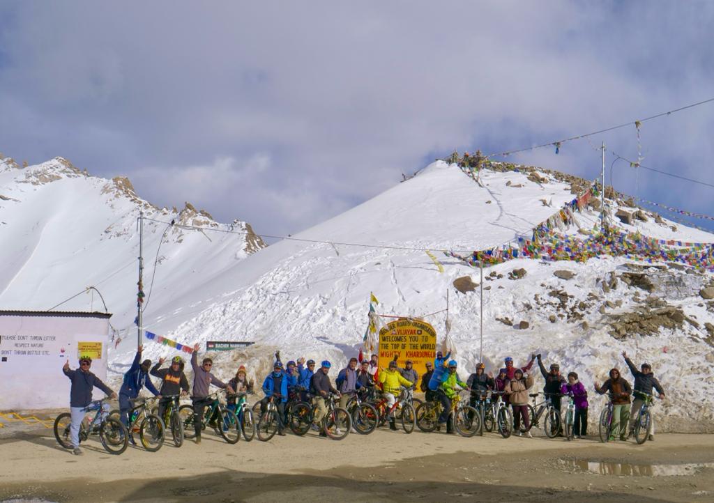 Wangchuk66's tweet photo. #CASHMERE FIBRE TO INSULATE GLACIAL ICE FROM LADAKH
We used #pashmina from our nomadic herders at 'All Changthang Pashmina Growers Cooperative Marketing Society' to insulate the ice
#Vocal4Local
The ice will be presented to HH the Dalai Lama on #EarthDay at #DialogueForOurFuture https://t.co/XEYMooZywx