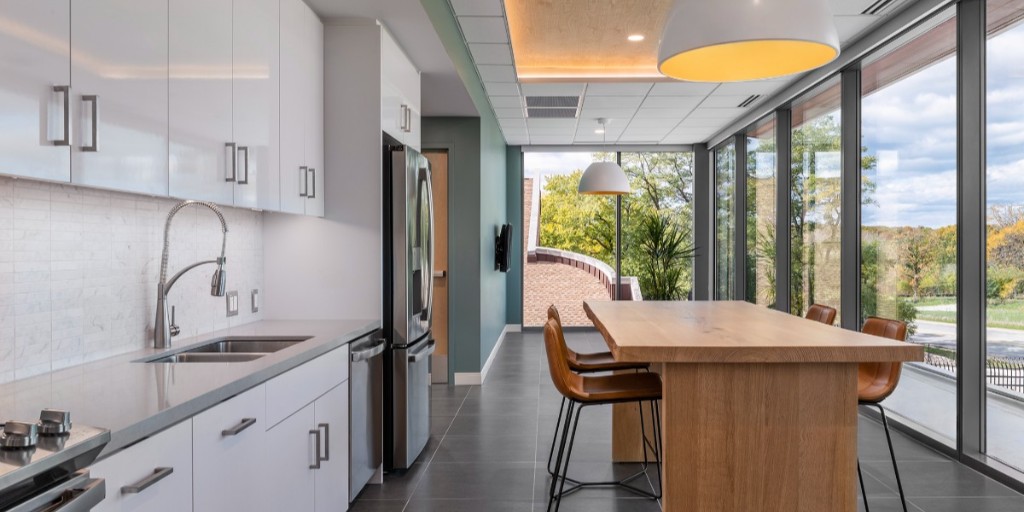 The new Southwest Central 911 Dispatch Center in Palos Hills, IL is designed to support dispatchers in their stressful career.
Swipe to see how residential aesthetics have been incorporated to provide a comforting  atmosphere.
ow.ly/b9wW50IMU0G