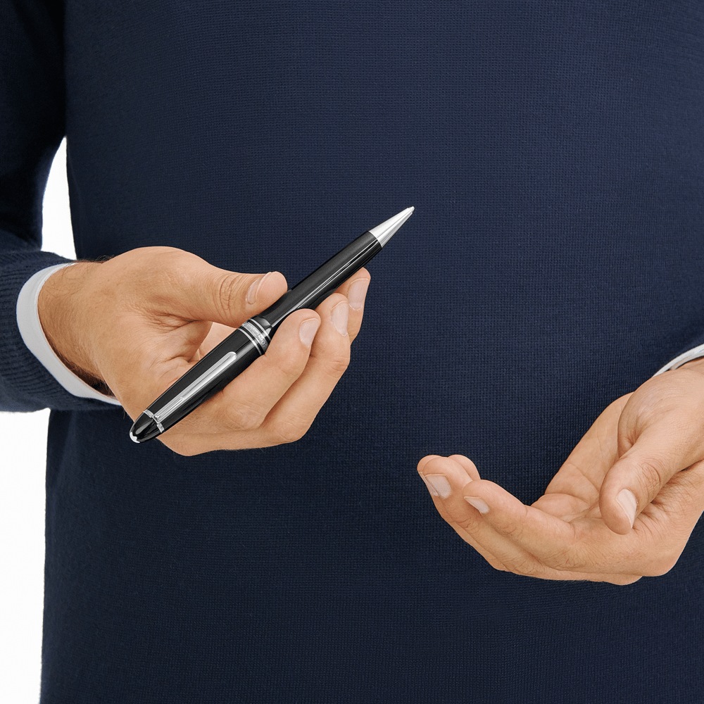 BBDiamonds's tweet image. German for masterpiece, the Meisterstück is one of @montblanc_world's most well known writing instruments.

View this remarkable pen online at ow.ly/wrK150IHx6y.

#Montblanc #Meisterstück #MarkMakers #InspireWriting