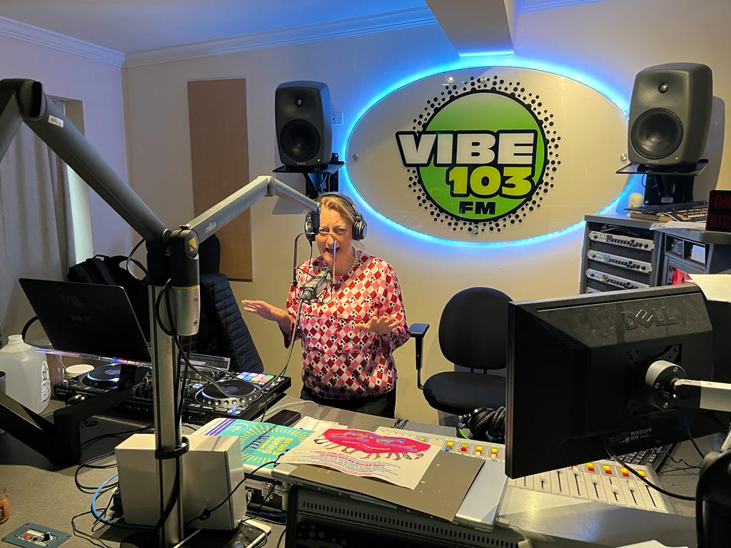 wellington_spw's tweet image. Rachel D spreading the word on radio in Bermuda. Both @SteffanJones105 and @ThinkRachel are out on the Island promoting our wonderful @wellingtonsch1 and the opportunity it provides. @wellington_spw being a strong pull for many overseas parents. 
#movementmatters