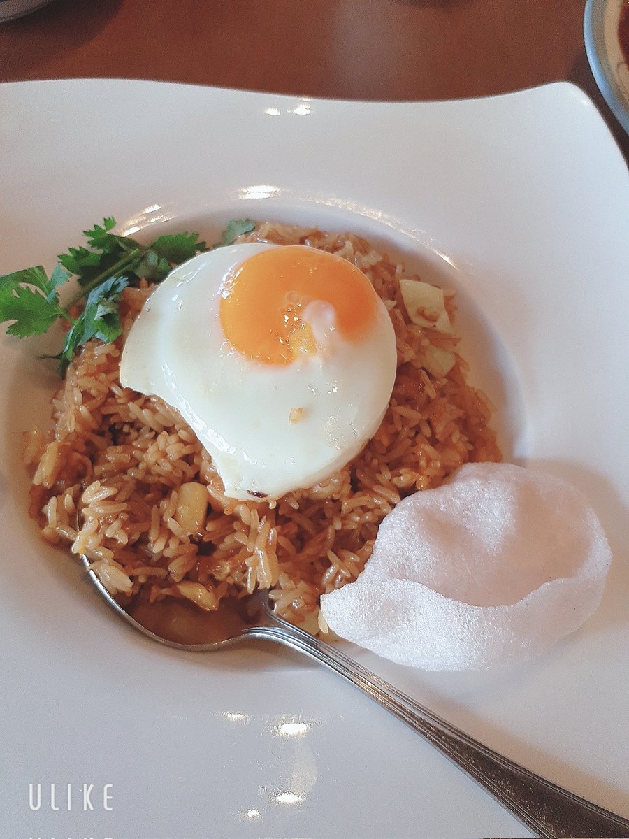 lo2st8i's tweet photo. 丸ビルでどこの料理かわからない料理を食べた。

みんなはいいな。

頭の中そればっかりだった。

なんにもうまくいかない。。 https://t.co/md7D5KFXOp