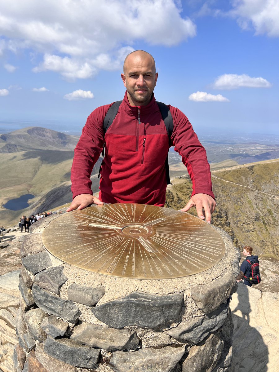 AnwarU01's tweet photo. Amazing few days in North Wales 🏴 grateful for the ☀️which made my climb up #MountSnowdon a beautiful one 🙏 must be very different in difficult conditions ⛈💨 either way would definitely recommend it 👌#MinersTrack #Snowdon #Conwy https://t.co/MAVrZZ3kz2