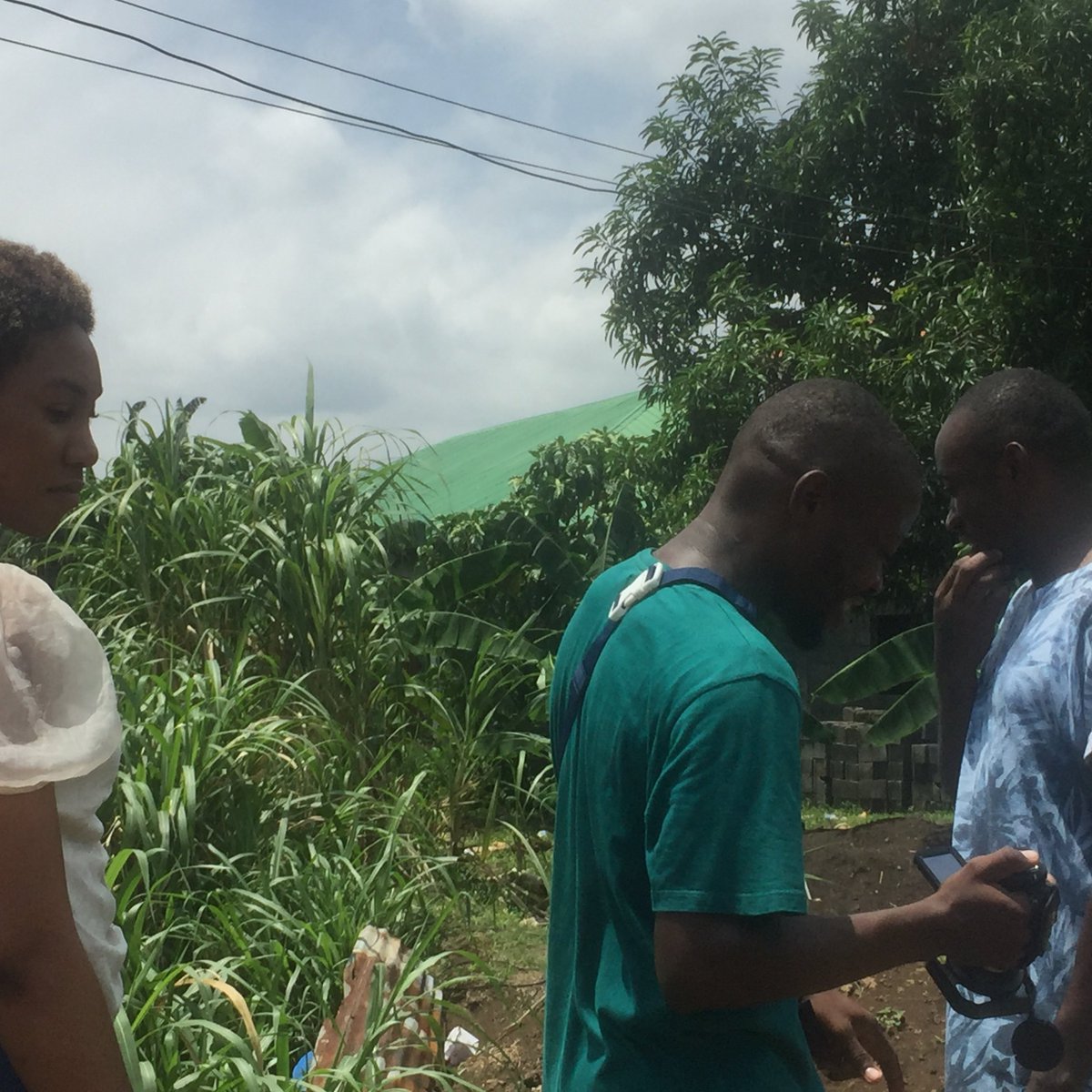 Equipo YoH@Media recopilando información sobre el tema de la contaminación de los ríos.