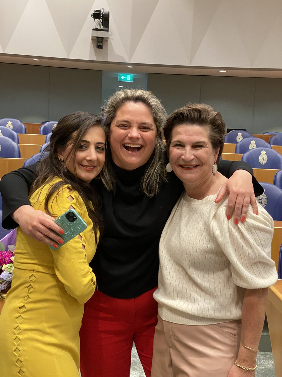songulmutluer's tweet photo. Wat een mooi afscheid van een prachtige en sterke vrouw in de TK vandaag, onze @PloumenLilianne .. super trots dat ik met haar heb mogen samenwerken en dankbaar voor alles dat ze voor ons land en partij heeft betekend. #shedecided @PvdA @BarbaraKathmann @2eKamertweets https://t.co/hoFKtSQR4d