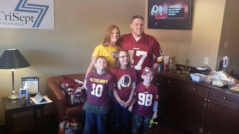 Maus1983's tweet photo. Flashback ( many, many years ago) to one of many #Redskins games we attended. So much fun! #football #footballmom #notyourtypicalfootballmom #Leatch @Commanders https://t.co/4sfLWDZggB