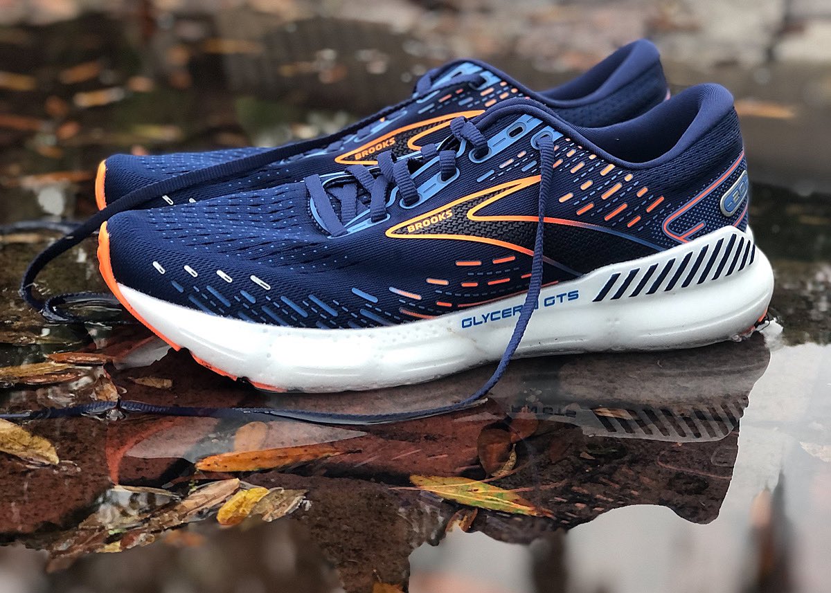 KamarinyLeon's tweet photo. Z A P A T I L L Ó N 

Os presentamos las nuevas Brooks Glycerin 20 con un alto porcentaje de nitrógeno inyectado. La nueva amortiguación con la que la marca americana, empezará a confeccionar sus modelos mas “Tops”.

➡️Sigue https://t.co/hjgwipMzbG