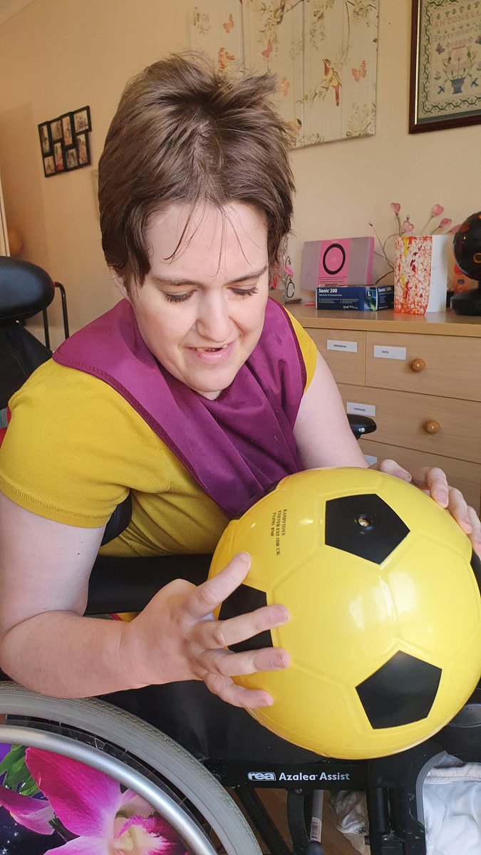 InclusionUnLtd's tweet photo. It's a beautiful day in Buckinghamshire. Today's colour to explore is yellow. 

#inclusiveactivities #accesibleactivities #inclusivecommunity #accessiblecommunity #supportadultswithdisabilities #sensoryplay #pmldactivities #pmldlink #causeandeffect #inclusionunlimitedactivities https://t.co/3ACrfDbyD7
