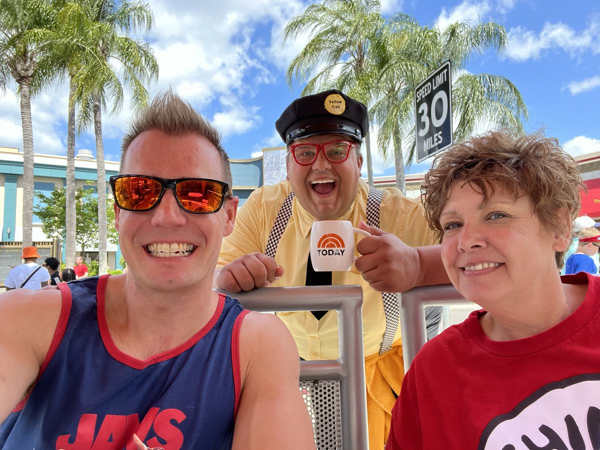 MagicLampVac's tweet photo. Answer this riddle: Universal’s Express Pass is sold out. (Even if it wasn’t, you don’t want to spend $279 for the day.) You don’t want to spend $ on a premiere resort room to get it for free. So… how did we get one for $45?
#vacationwishesgranted #magiclampvacations #WeDoMore https://t.co/wwjlBZ5wyb