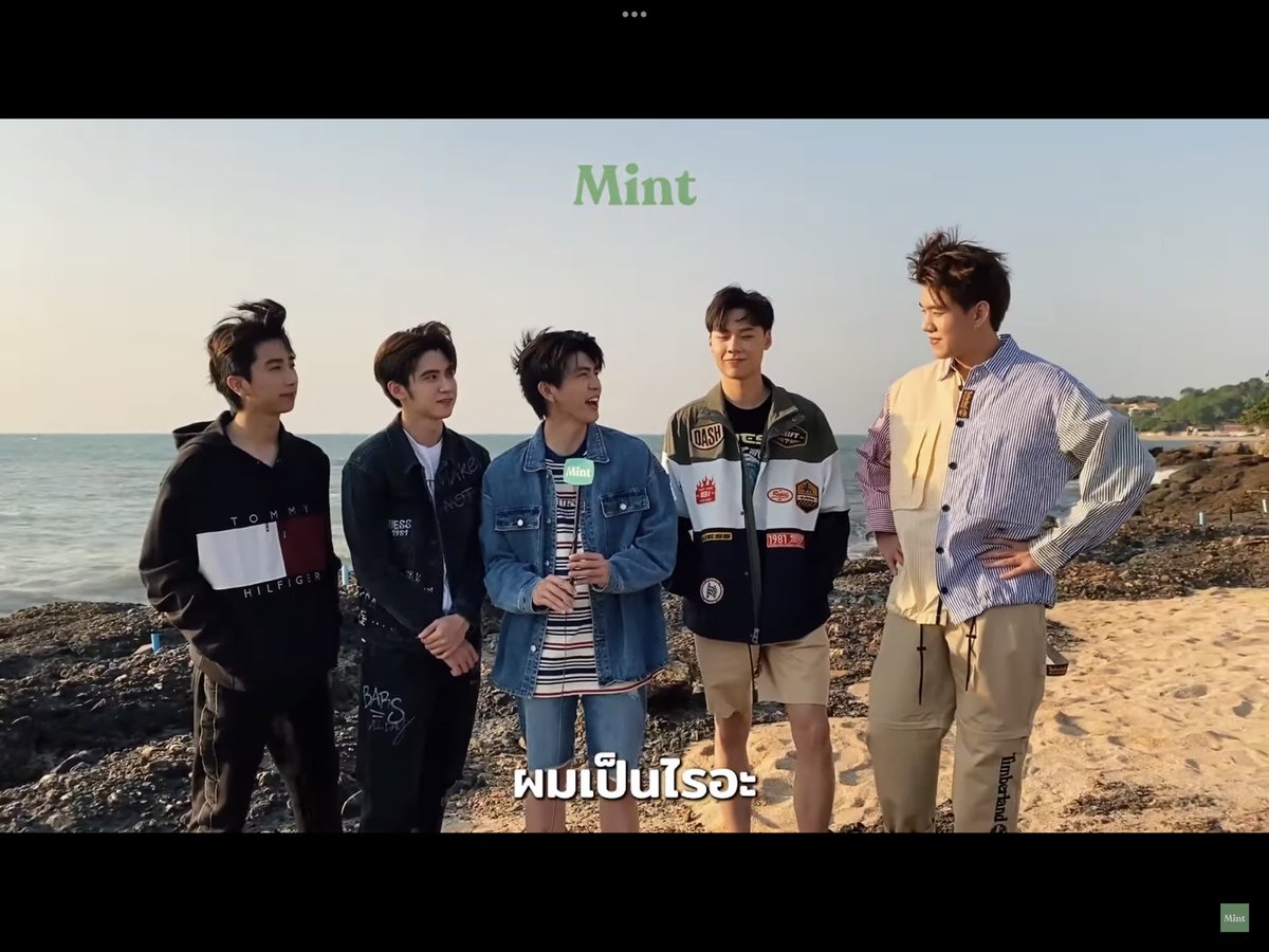 Groobgroobs's tweet photo. น้องเส้บแซวกันกันว่าหัวเป็นอะไรอยากให้หันน่ามาดูทรงผมพี่เบส555555555555
#EveningSundayXMintEscape https://t.co/N53EV6ScIo