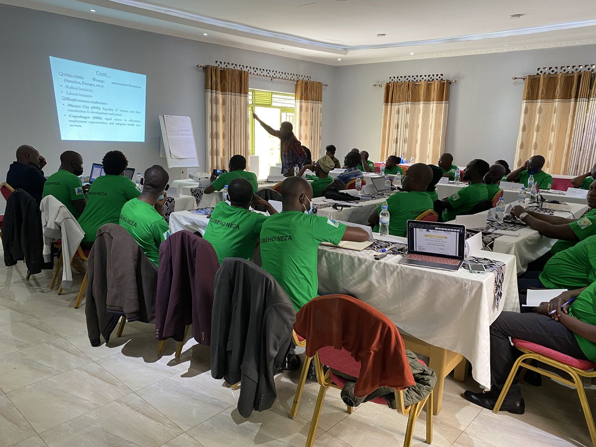 ardekubaho_rw's tweet photo. Pour promouvoir le genre dans les organisations partenaires du @medicusmundi au #Rwanda: #UGAMA, #ARDE et #COFORWA, il a été organisé la formation sur genre et l’égalité des sexes sous le financement de @eLankidetza. @medicusmundibiz @alavamedicus @Kamonyi https://t.co/Y7UJJKx2Q7