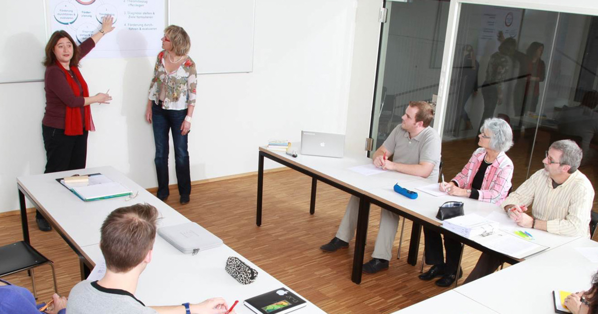 Wie gelingt die schulische #Integration geflüchteter #Kinder und Jugendlicher? Das Webinar "Fokustreffen #Ukraine: Willkommen" gibt Antworten. 28.04.2022, 17.30–19.00, online. Das Webinar ist gratis. Jetzt anmelden: phbern.ch/weiterbildung/…👈 #flucht #unterstützung #twlz