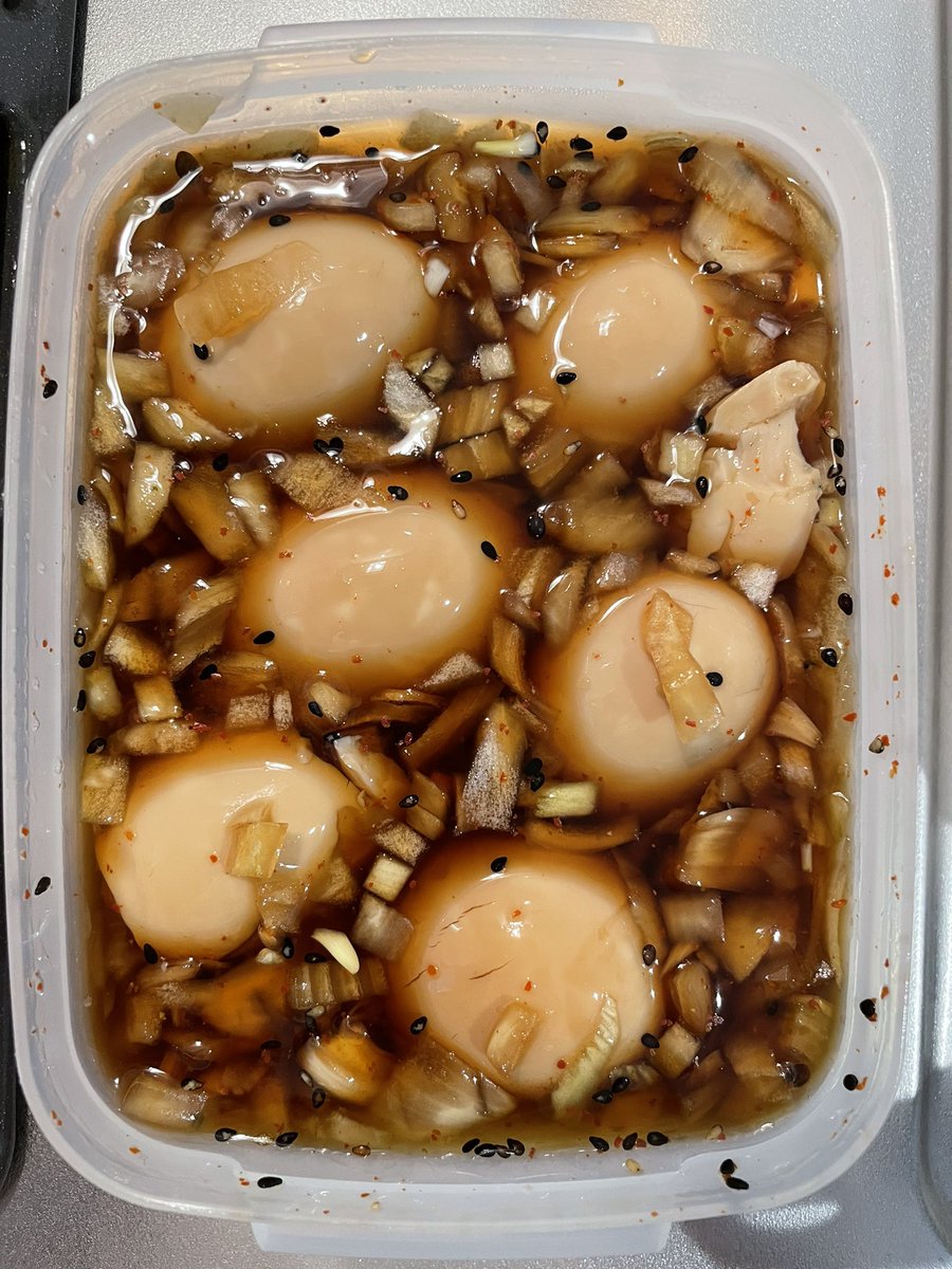 takeyu924's tweet photo. 『麻薬たまご』

簡単に作れるのが魅力的！
味は名前の通り、中毒性アリ⚡️

茹で時間のおすすめは、"5分50秒" https://t.co/kBnpcLBphr