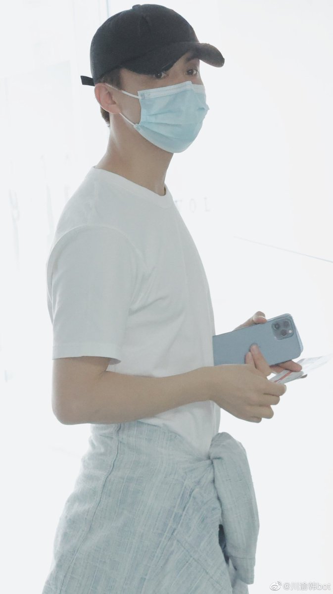 pumai's tweet photo. คนป่วยของเจ๊ ขยันเดินทางอีกละ พักผ่อนมั่งเน้อ 😷🤒#หม่าเทียนอวี่ #Matianyu #RayMa #马天宇 https://t.co/k4rAI2uLZH